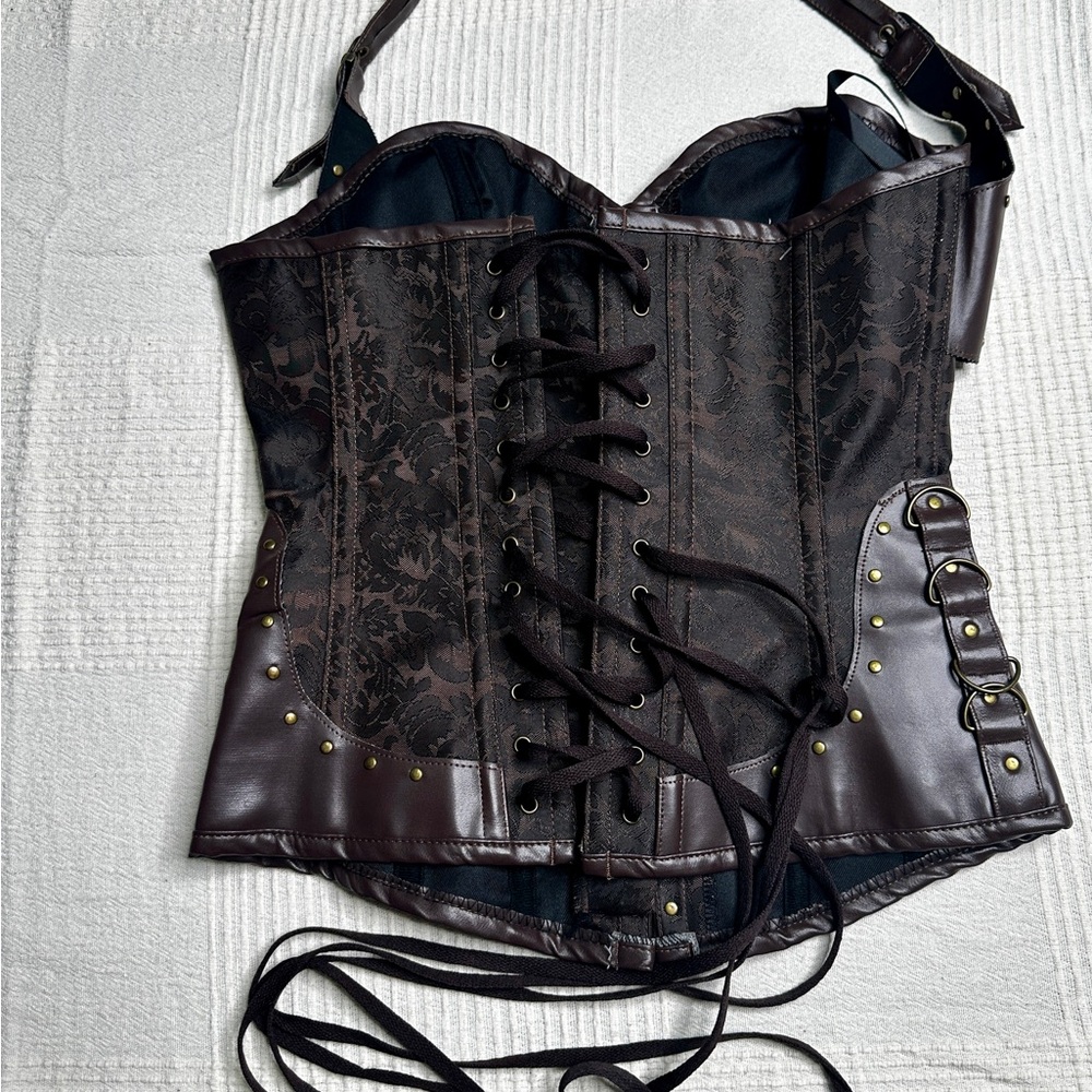 Vintage Corset with Buckle Details - Picture 7 of 10